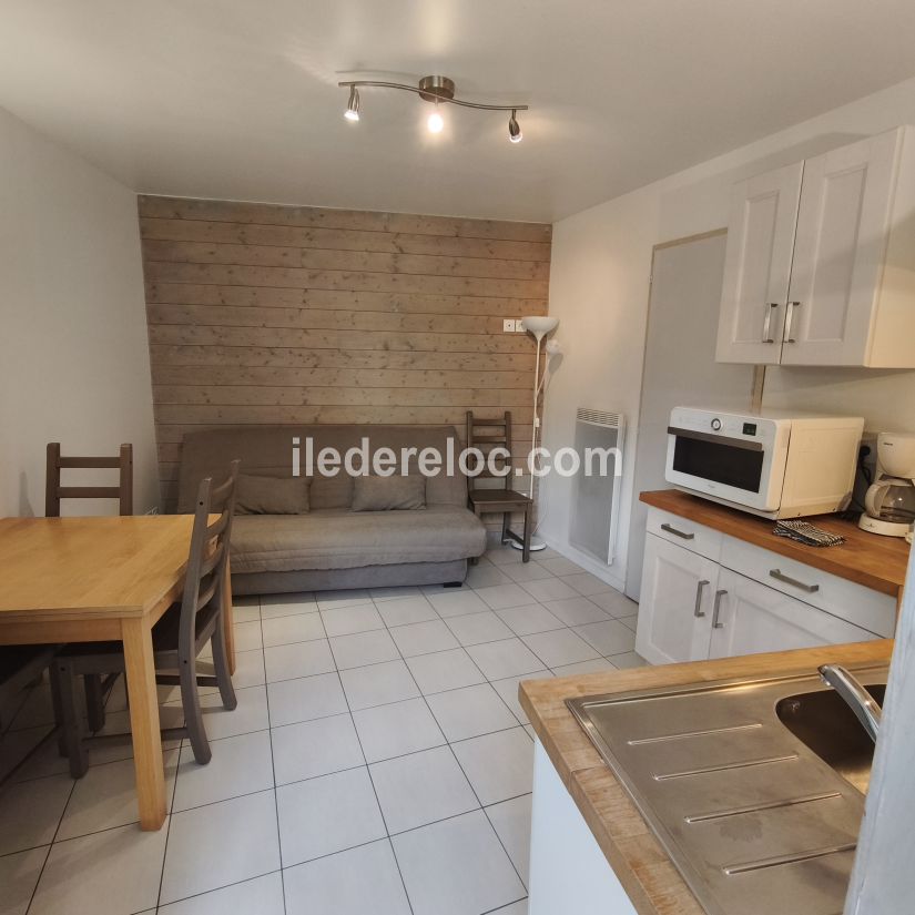 Photo 7: An accomodation located in Le Bois-Plage-en-R&eacute; on ile de R&eacute;.