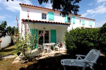 Ile de Ré:In residence with heated pool, house ideally located