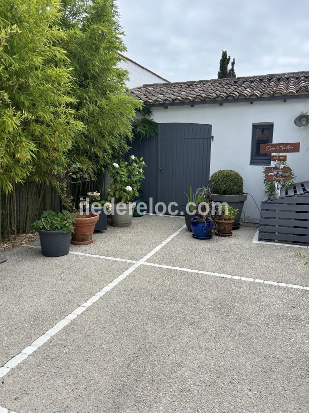Photo 30: An accomodation located in La Couarde-sur-mer on ile de Ré.
