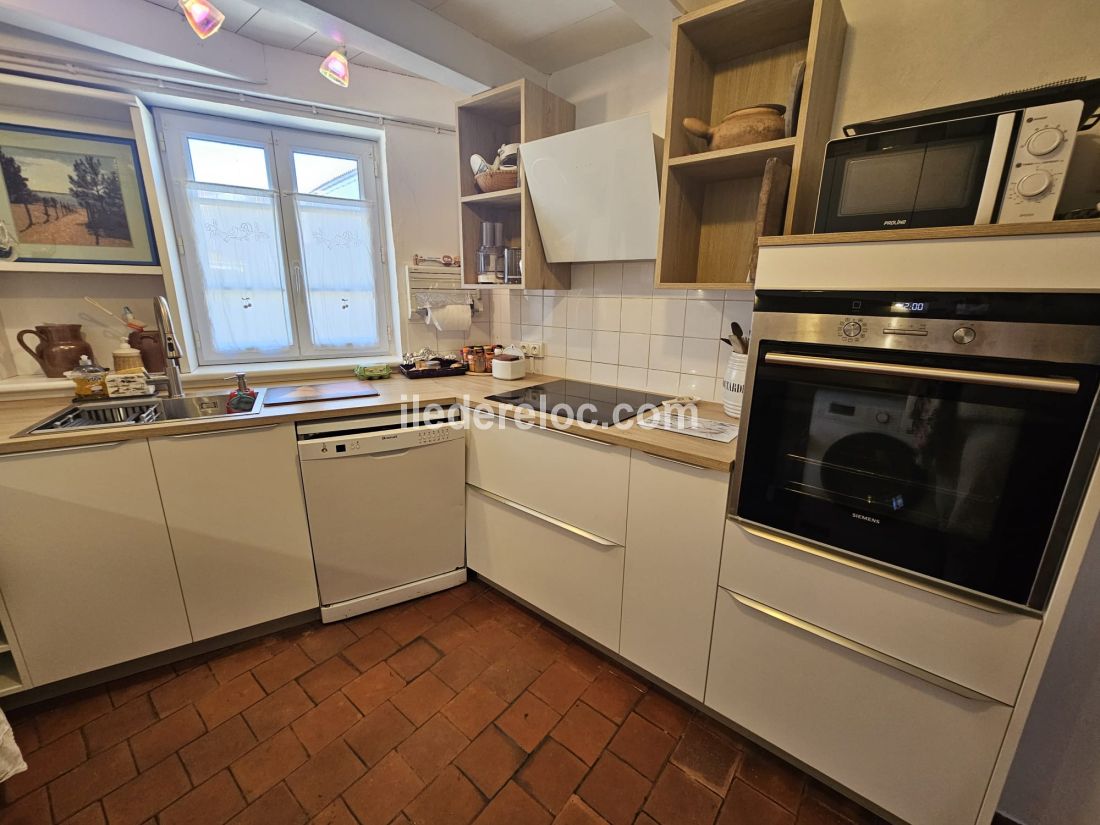 Photo 8: An accomodation located in Les Portes-en-R&eacute; on ile de R&eacute;.