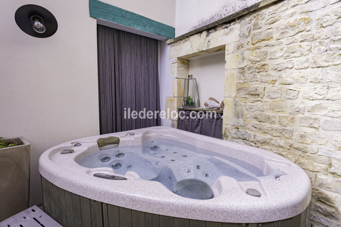 Photo 9: An accomodation located in La Flotte-en-R&eacute; on ile de R&eacute;.