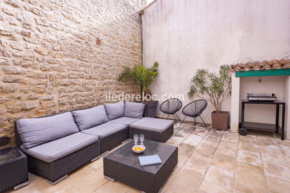 Photo 10: An accomodation located in La Flotte-en-R&eacute; on ile de R&eacute;.