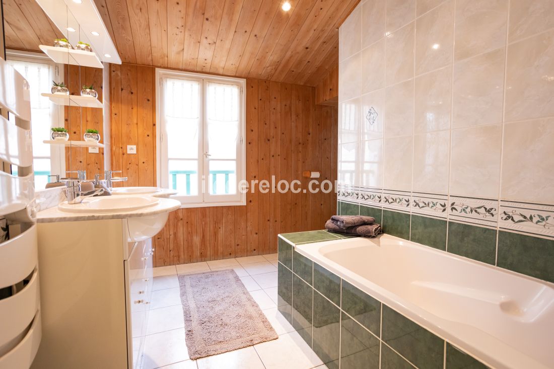 Photo 7: An accomodation located in La Flotte-en-R&eacute; on ile de R&eacute;.