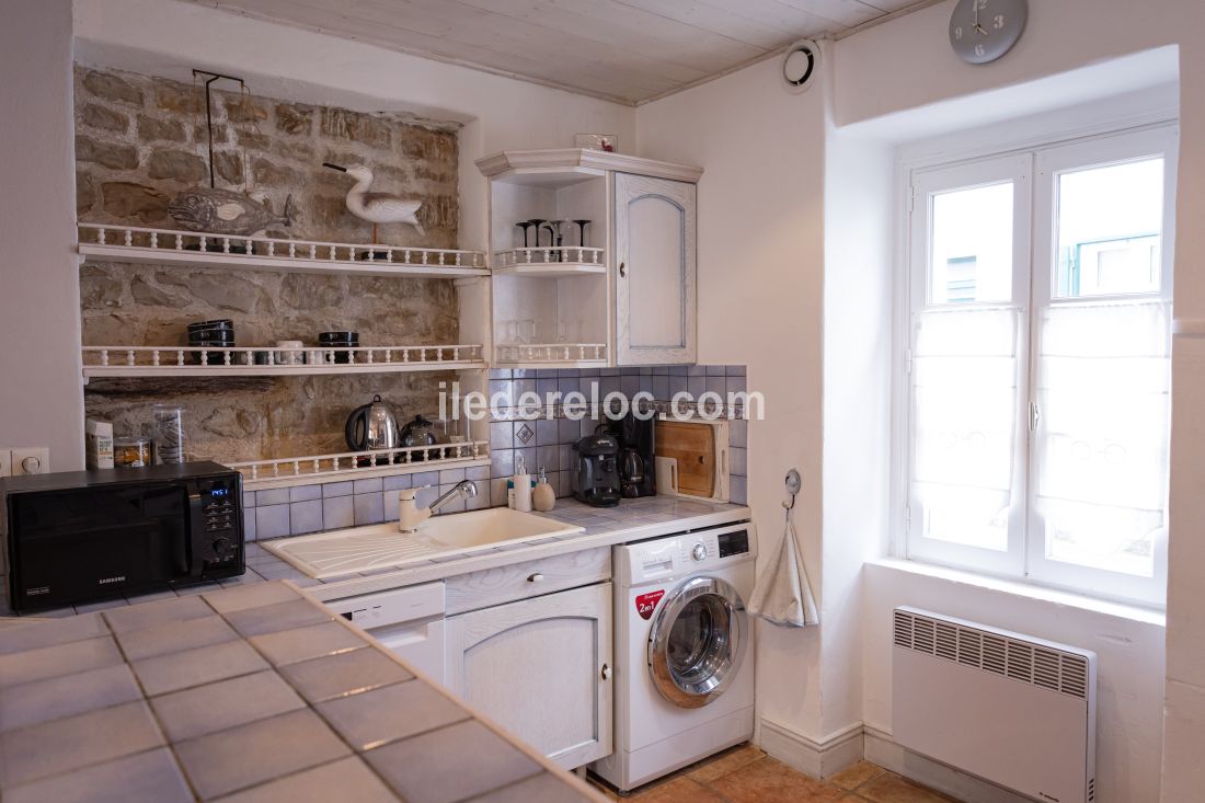 Photo 6: An accomodation located in La Flotte-en-R&eacute; on ile de R&eacute;.