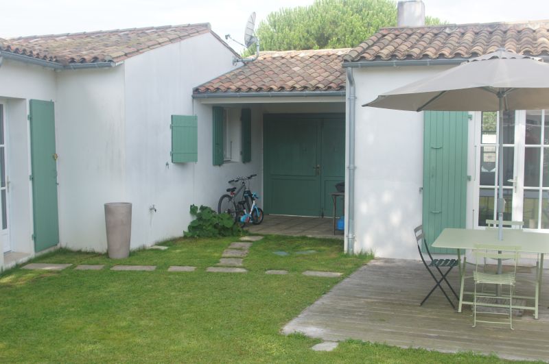 Photo 20: An accomodation located in La Flotte-en-Ré on ile de Ré.