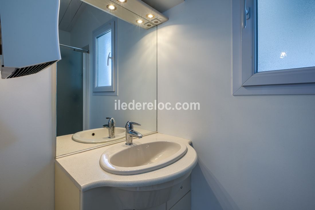 Photo 9: An accomodation located in La Flotte-en-R&eacute; on ile de R&eacute;.