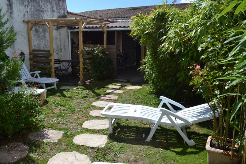 Photo 5: An accomodation located in La Flotte-en-Ré on ile de Ré.