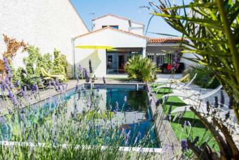ile de ré Modern  villa of 175m with heated swimming pool for 2 to 10 pers. beach 50m
