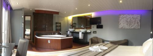 Photo 5: An accomodation located in Le Bois-Plage-en-Ré on ile de Ré.