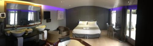 Photo 6: An accomodation located in Le Bois-Plage-en-Ré on ile de Ré.