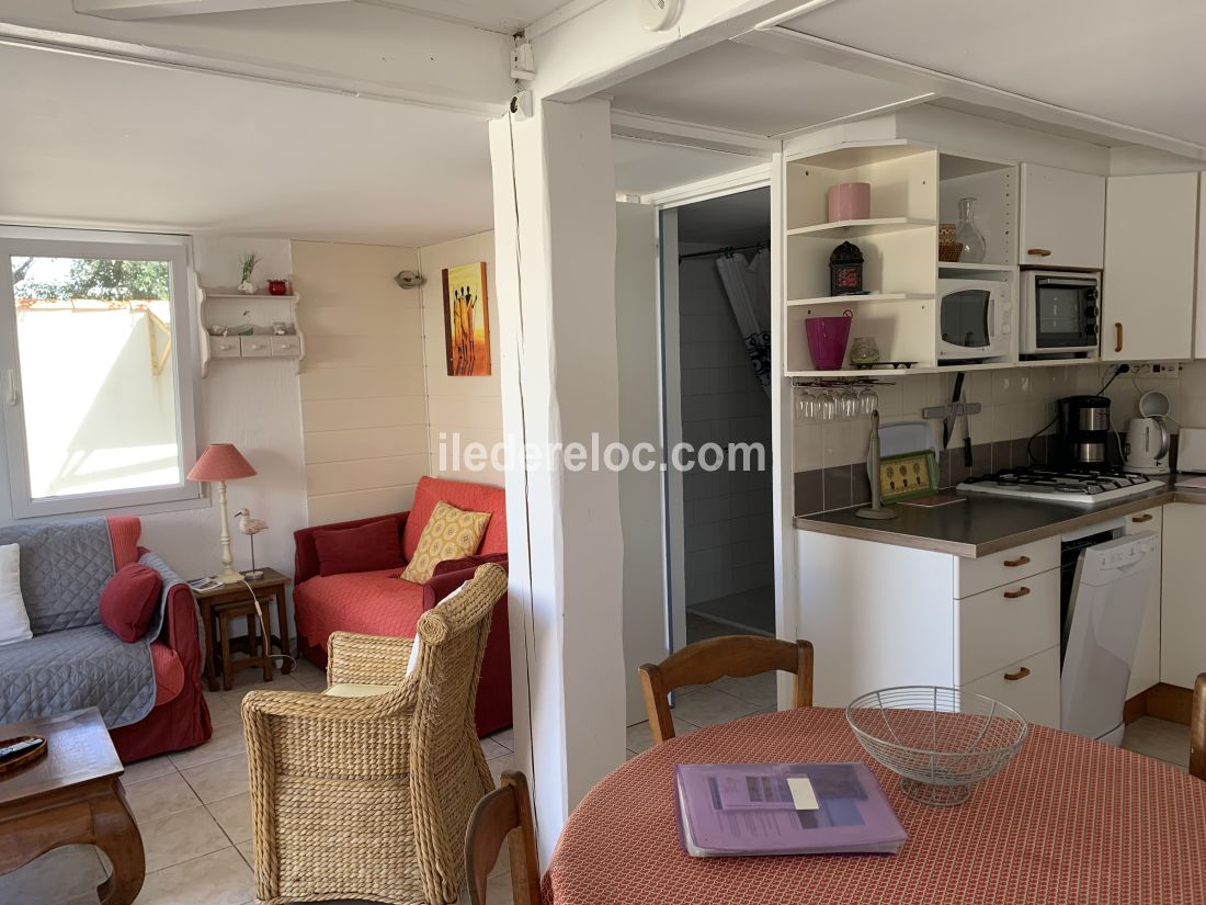 Photo 10: An accomodation located in La Flotte-en-R&eacute; on ile de R&eacute;.