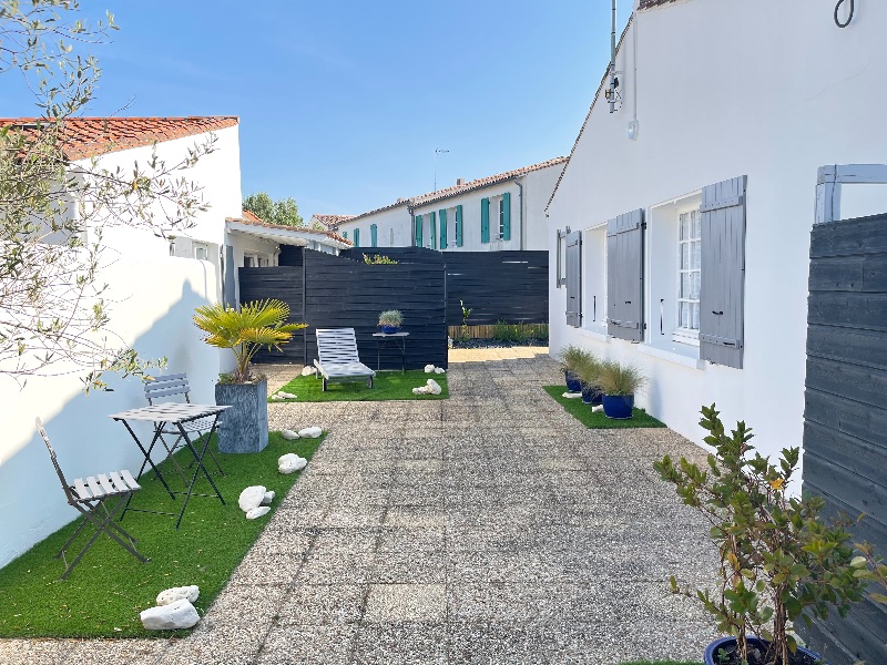 Photo 6: An accomodation located in La Flotte-en-Ré on ile de Ré.