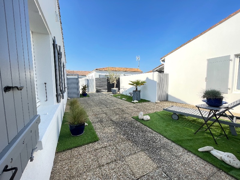 Photo 8: An accomodation located in La Flotte-en-Ré on ile de Ré.