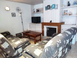 Ile de Ré:3-star country house with enclosed courtyard in the village center
