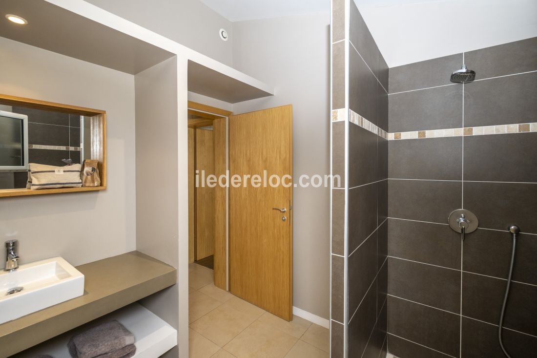 Photo 11: An accomodation located in La Couarde-sur-mer on ile de Ré.