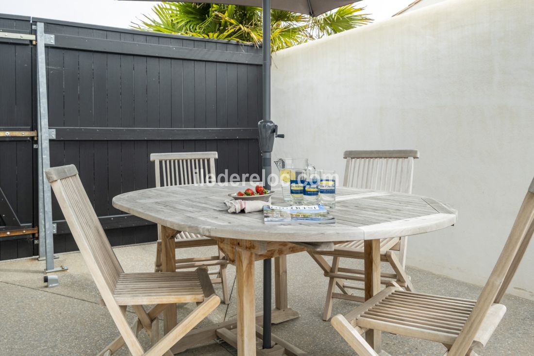 Photo 6: An accomodation located in La Couarde-sur-mer on ile de Ré.