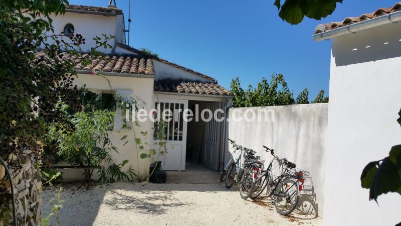 Photo 10: An accomodation located in La Couarde-sur-mer on ile de Ré.