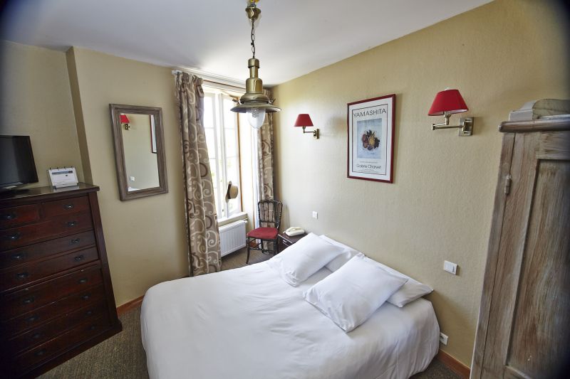 Photo 7: An accomodation located in La Couarde-sur-mer on ile de Ré.