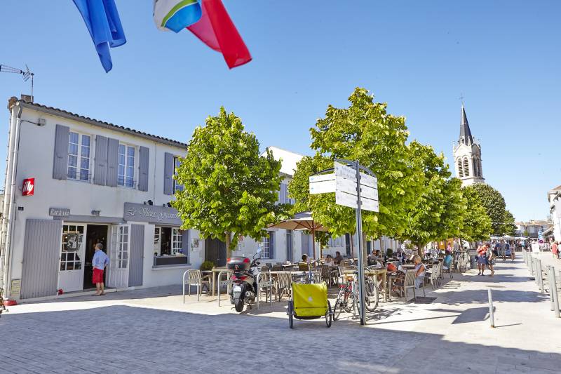 Photo 10: An accomodation located in La Couarde-sur-mer on ile de Ré.