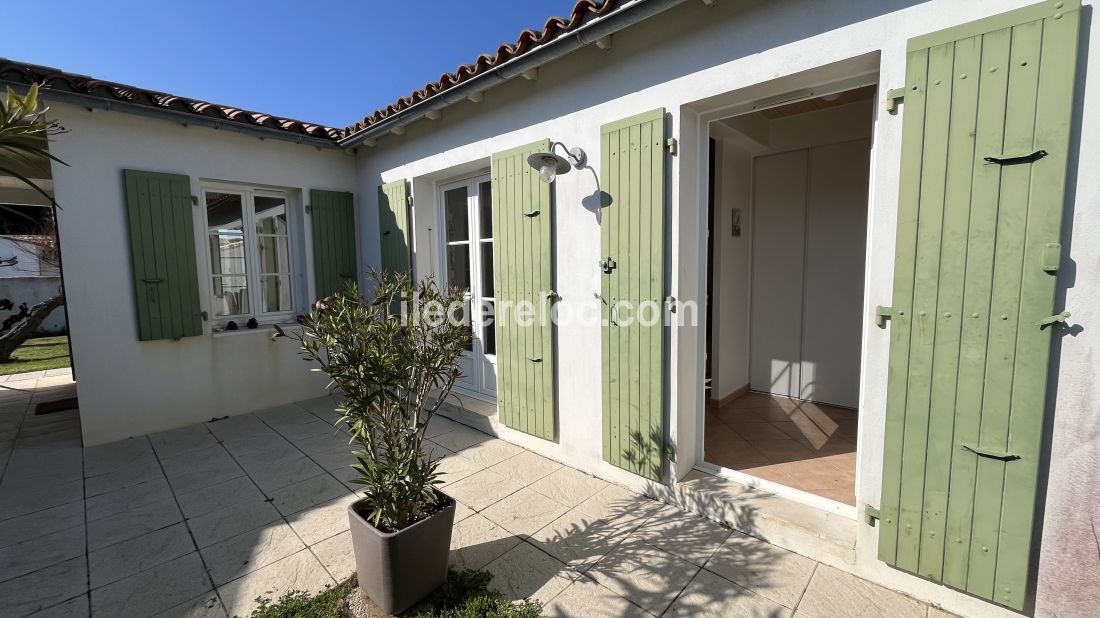 Photo 7: An accomodation located in Le Bois-Plage-en-R&eacute; on ile de R&eacute;.