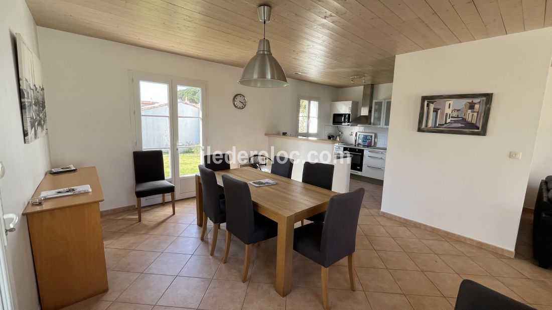 Photo 10: An accomodation located in Le Bois-Plage-en-R&eacute; on ile de R&eacute;.