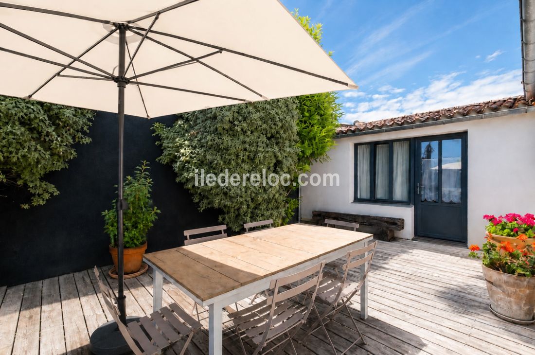 Photo 11: An accomodation located in La Flotte-en-R&eacute; on ile de R&eacute;.