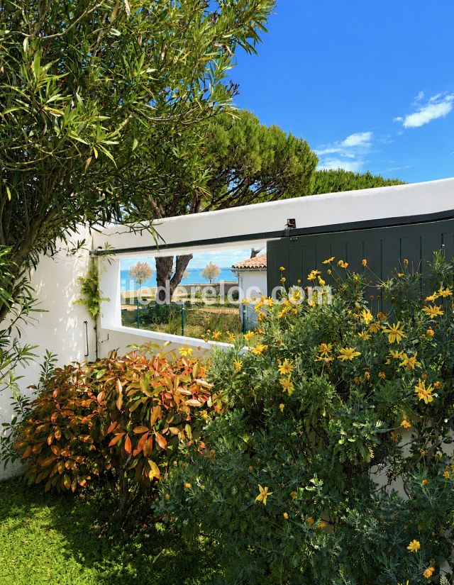 Photo 10: An accomodation located in La Flotte-en-R&eacute; on ile de R&eacute;.