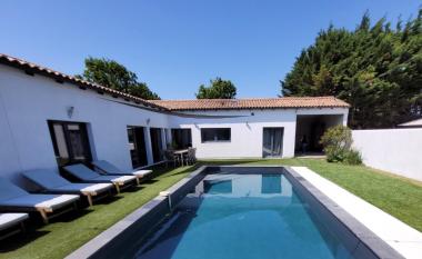 Ile de Ré:Family house with private heated swimming pool 4* between wood and salt