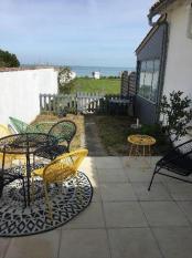 Ile de Ré:Very quiet accommodation with sea view with private courtyard and parking