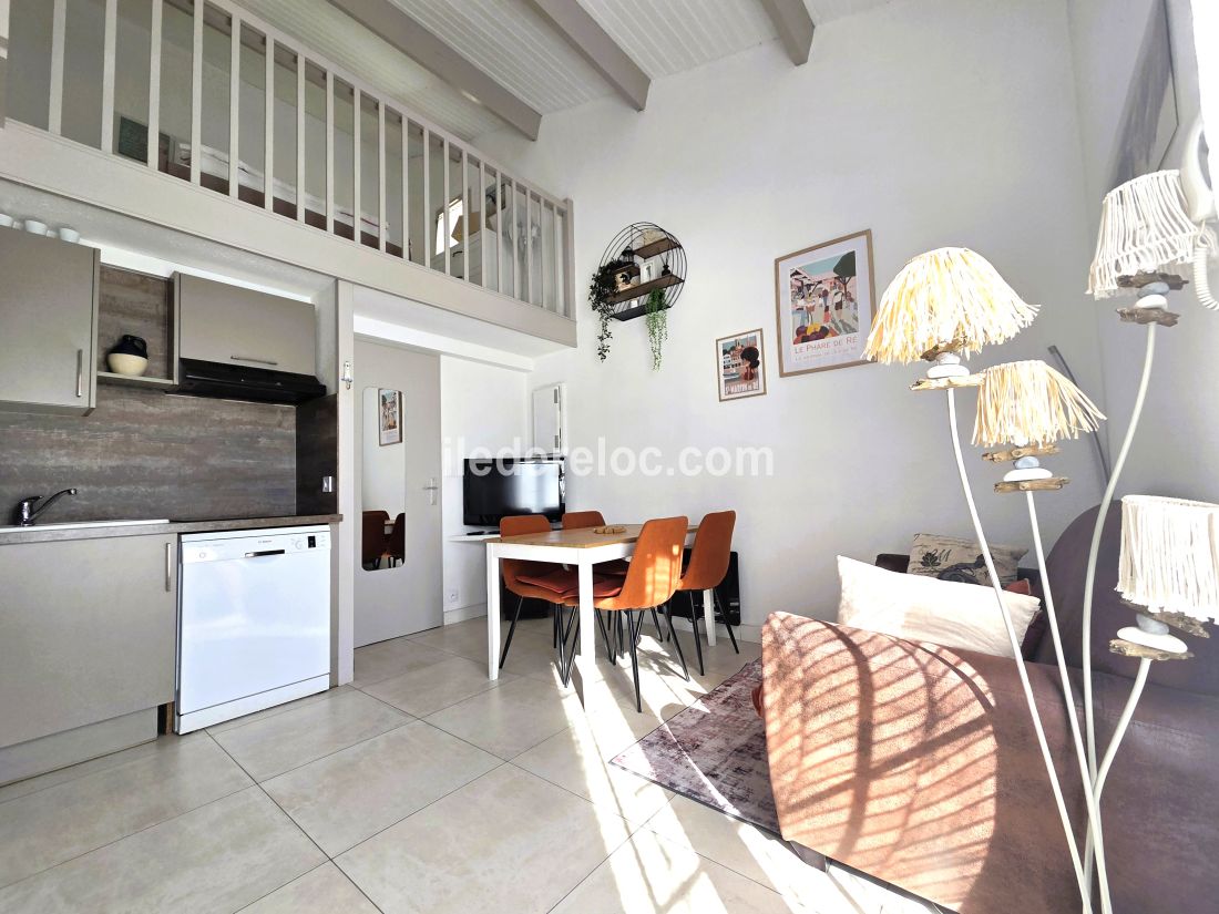 Photo 6: An accomodation located in Saint-Martin-de-R&eacute; on ile de R&eacute;.