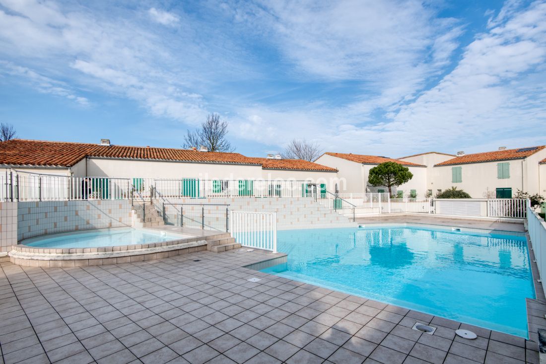 Photo 12: An accomodation located in Saint-Martin-de-R&eacute; on ile de R&eacute;.