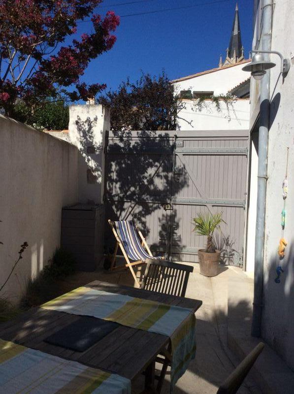 Photo 11: An accomodation located in La Couarde-sur-mer on ile de Ré.