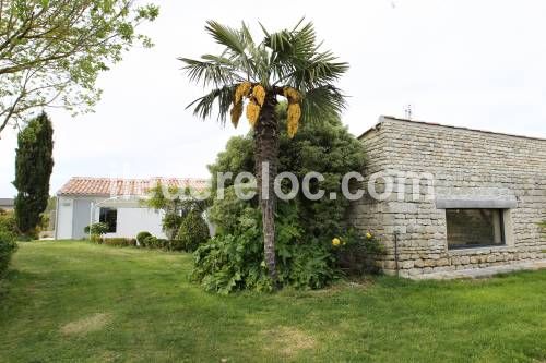 Photo 13: An accomodation located in La Couarde-sur-mer on ile de Ré.