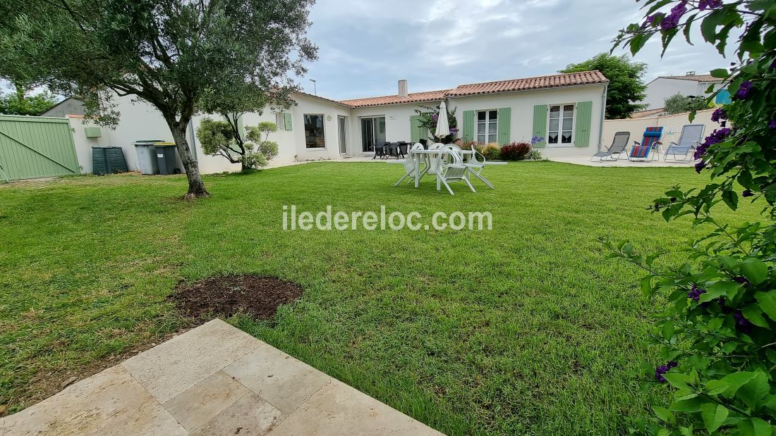 Photo 4: An accomodation located in Le Bois-Plage-en-R&eacute; on ile de R&eacute;.