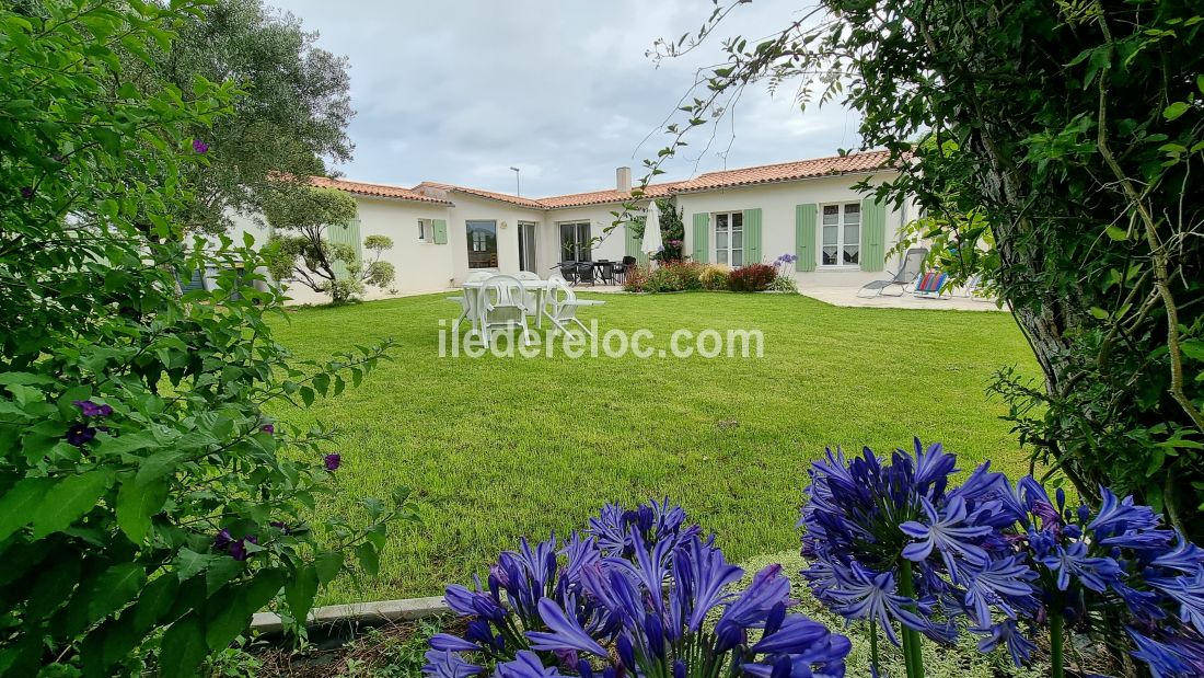 Photo 5: An accomodation located in Le Bois-Plage-en-R&eacute; on ile de R&eacute;.