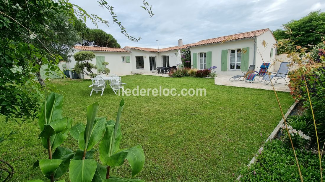 Photo 6: An accomodation located in Le Bois-Plage-en-R&eacute; on ile de R&eacute;.