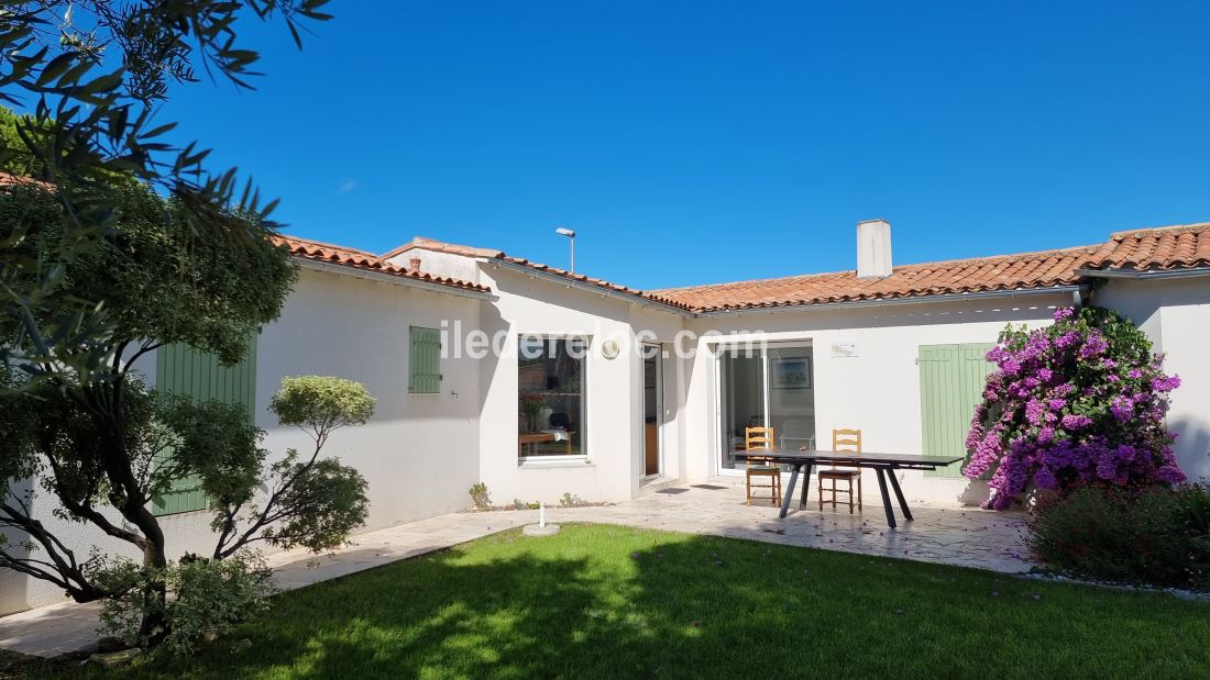 Photo 8: An accomodation located in Le Bois-Plage-en-R&eacute; on ile de R&eacute;.