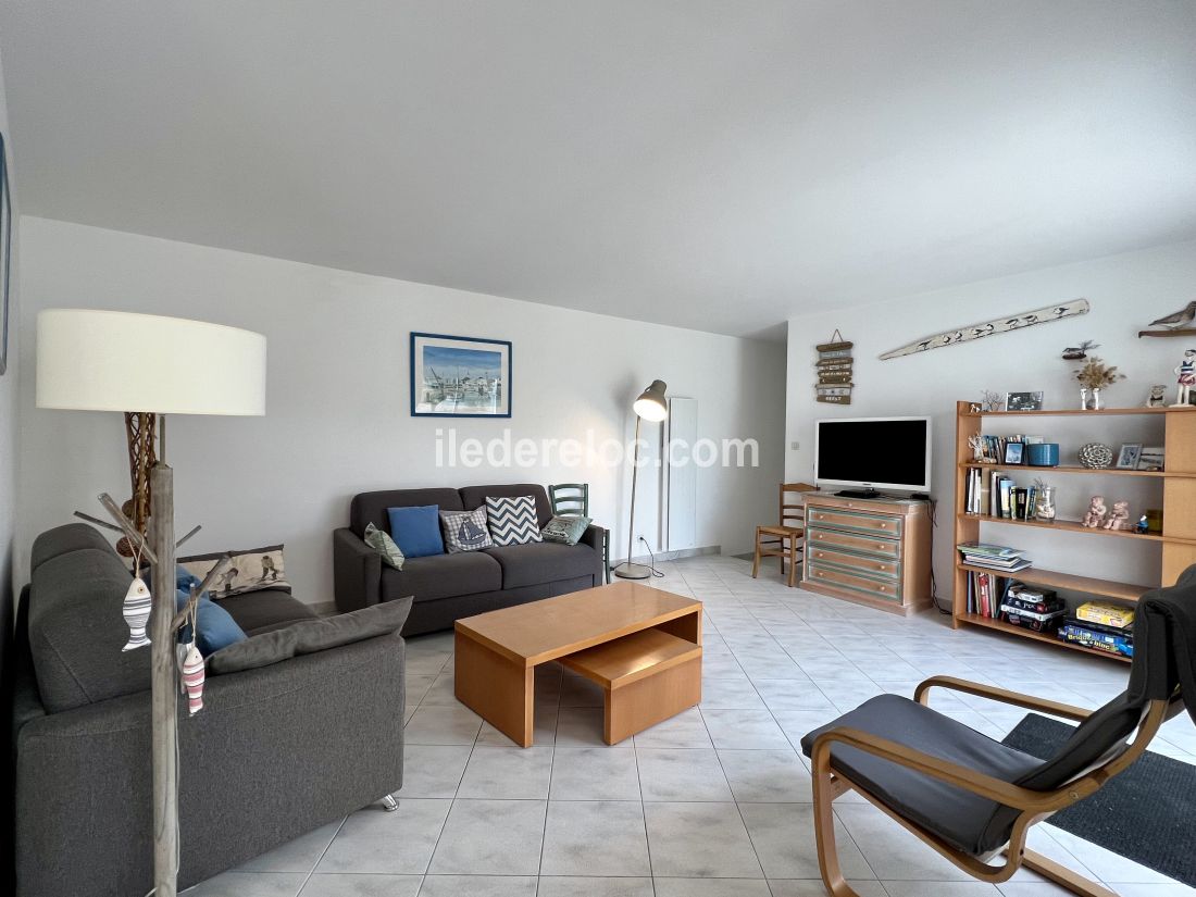 Photo 4: An accomodation located in Le Bois-Plage-en-R&eacute; on ile de R&eacute;.