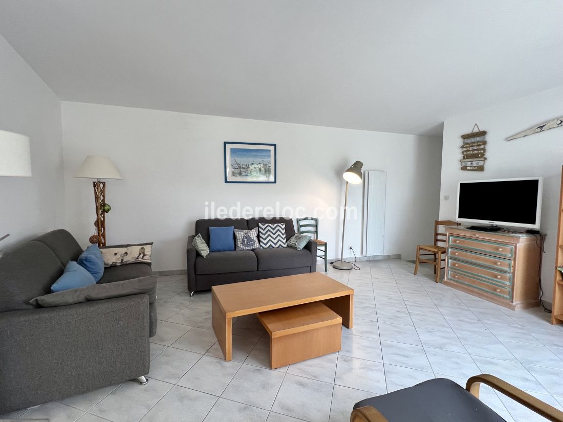 Photo 5: An accomodation located in Le Bois-Plage-en-R&eacute; on ile de R&eacute;.