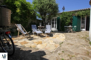 Ile de Ré:Very pretty house in the center of the doors