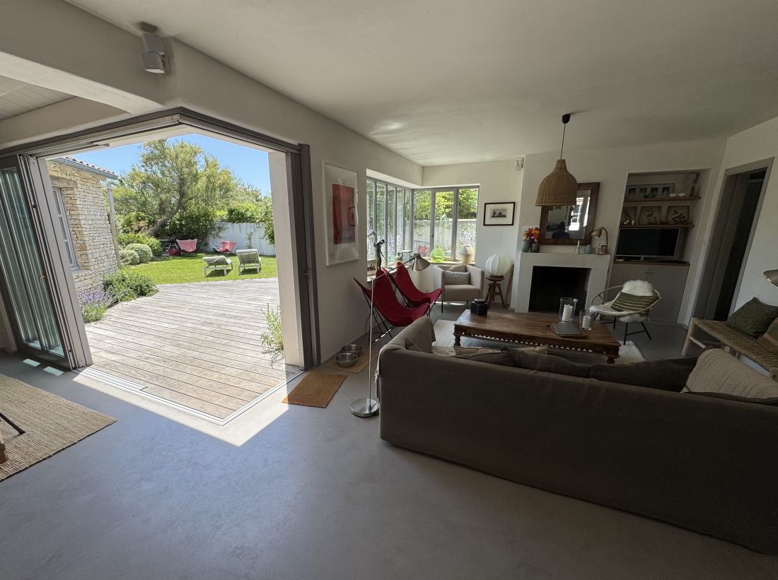 Photo 11: An accomodation located in Les Portes-en-R&eacute; on ile de R&eacute;.