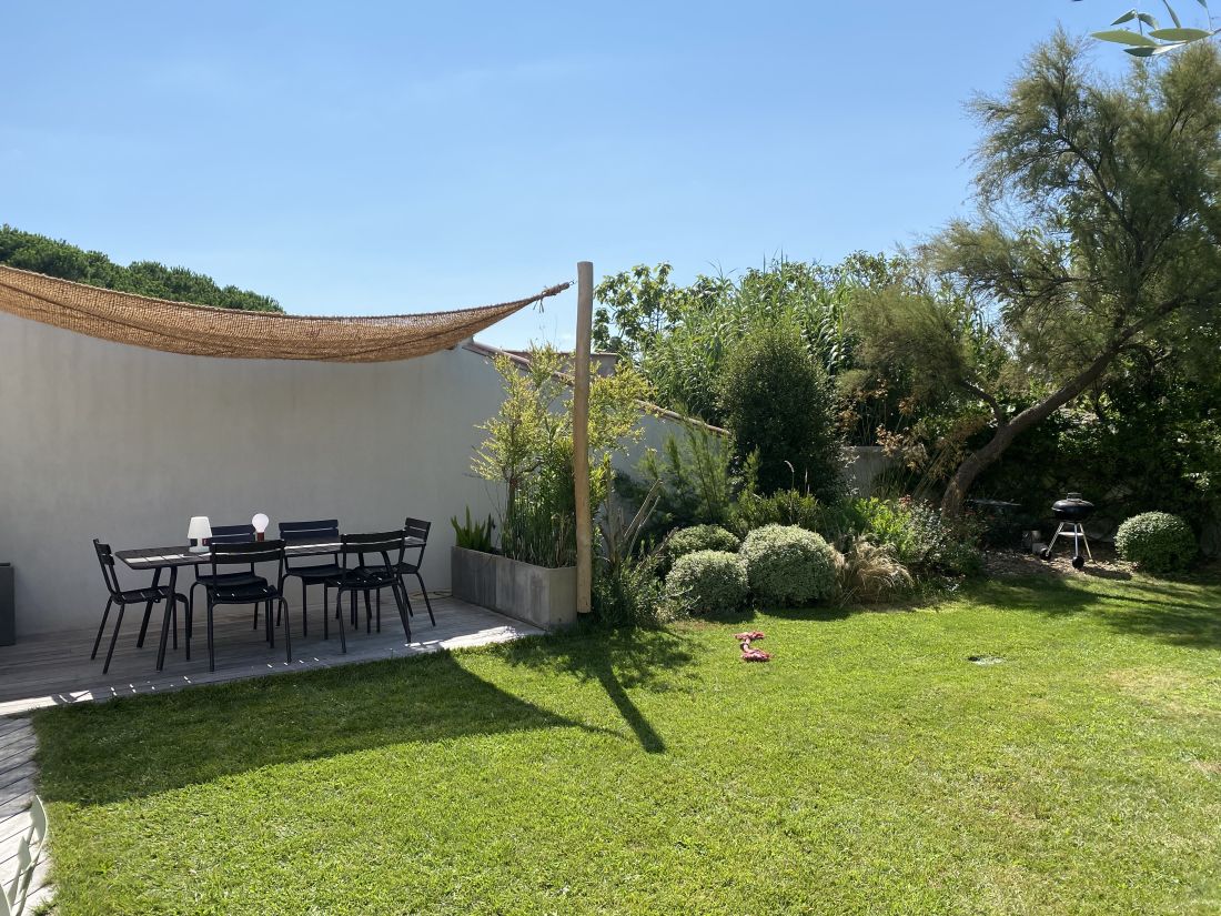 Photo 4: An accomodation located in Les Portes-en-R&eacute; on ile de R&eacute;.
