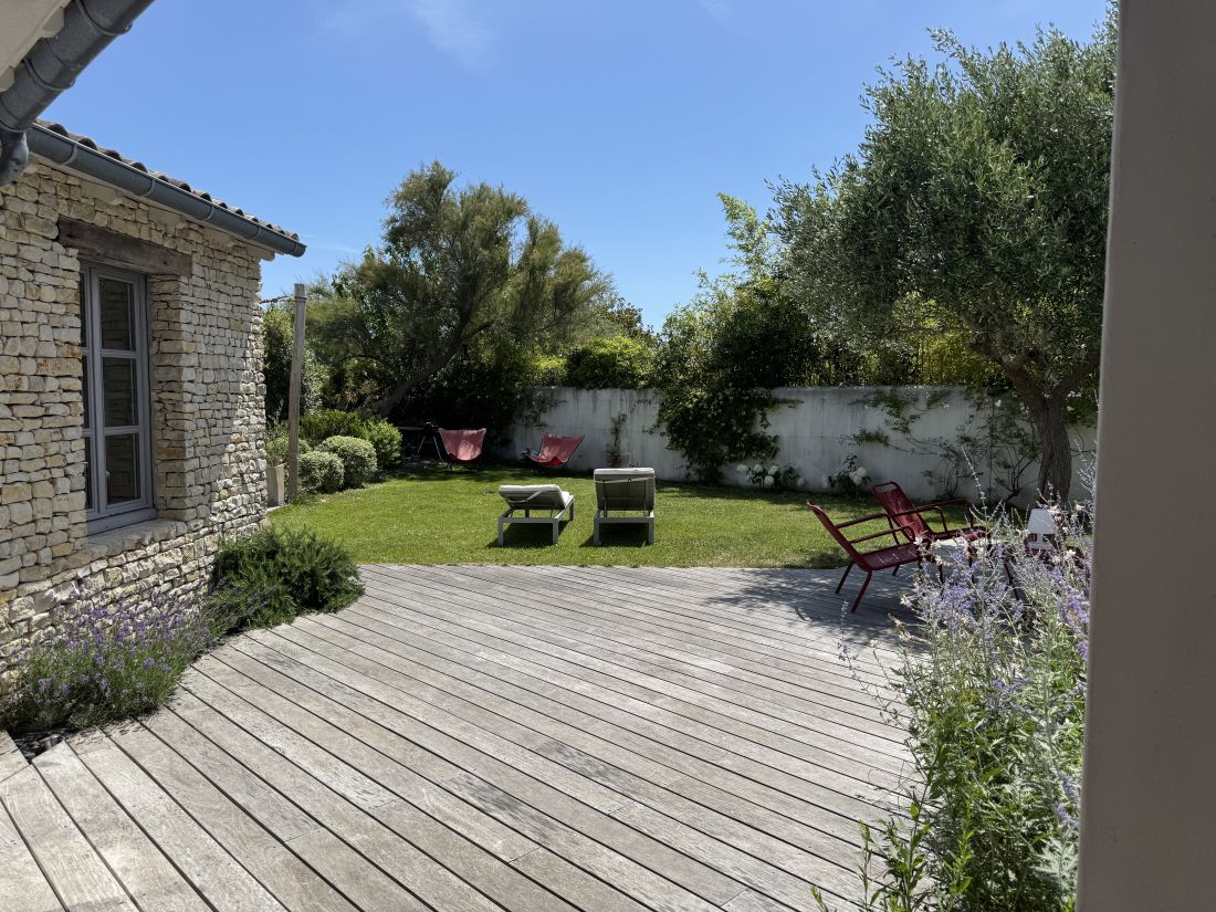 Photo 12: An accomodation located in Les Portes-en-R&eacute; on ile de R&eacute;.
