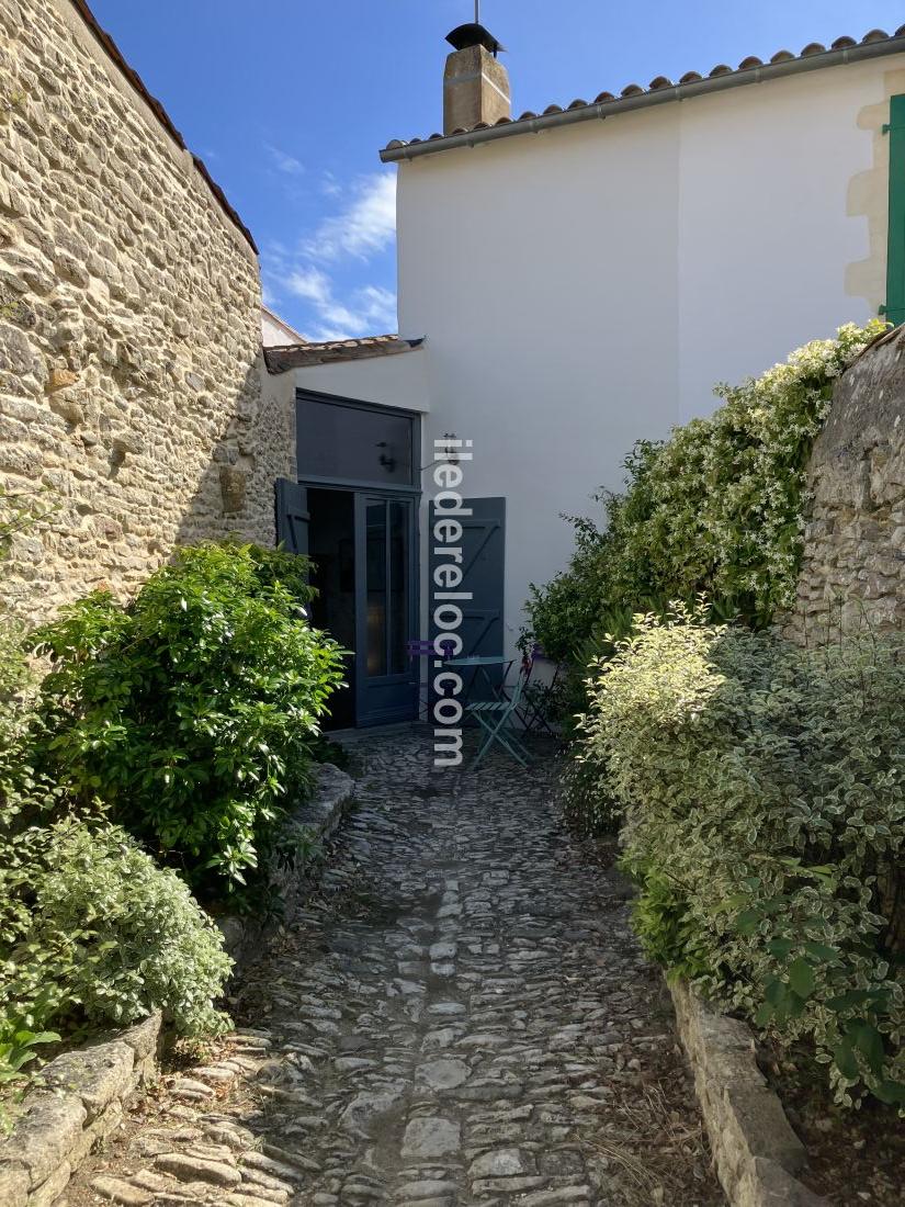 Photo 7: An accomodation located in La Couarde-sur-mer on ile de R&eacute;.