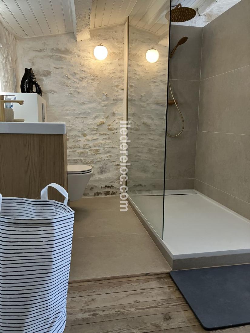 Photo 14: An accomodation located in La Couarde-sur-mer on ile de R&eacute;.