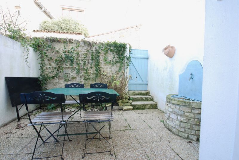 Photo 5: An accomodation located in Saint-Martin-de-R&eacute; on ile de R&eacute;.