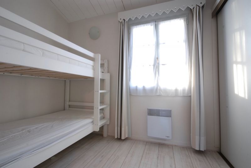 Photo 8: An accomodation located in Saint-Martin-de-R&eacute; on ile de R&eacute;.