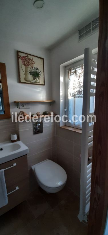 Photo 7: An accomodation located in Saint-Cl&eacute;ment-des-Baleines on ile de R&eacute;.