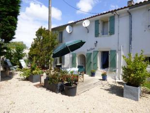 Ile de Ré:House of 1595 restored quietly, 300 m from the beach