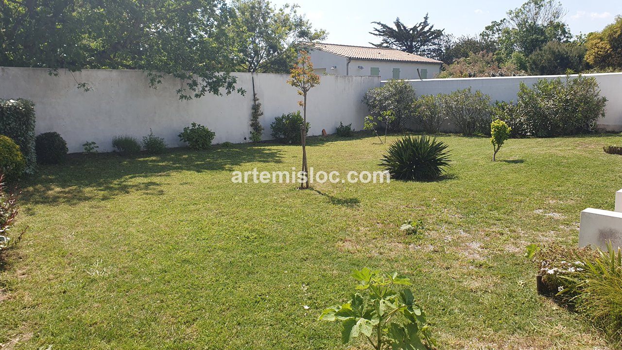 Photo 20: An accomodation located in La Couarde-sur-mer on ile de Ré.